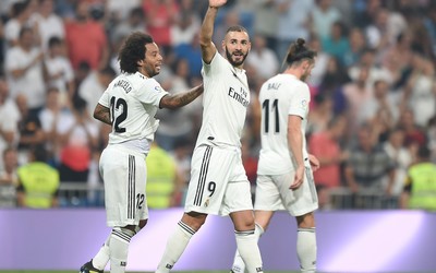 九体育-克拉马里奇赛后冰敷腿部