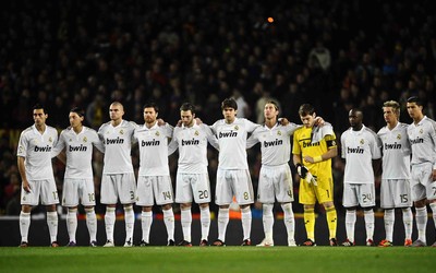 九体育精华-凯特琳福特社交媒体粉丝破百万